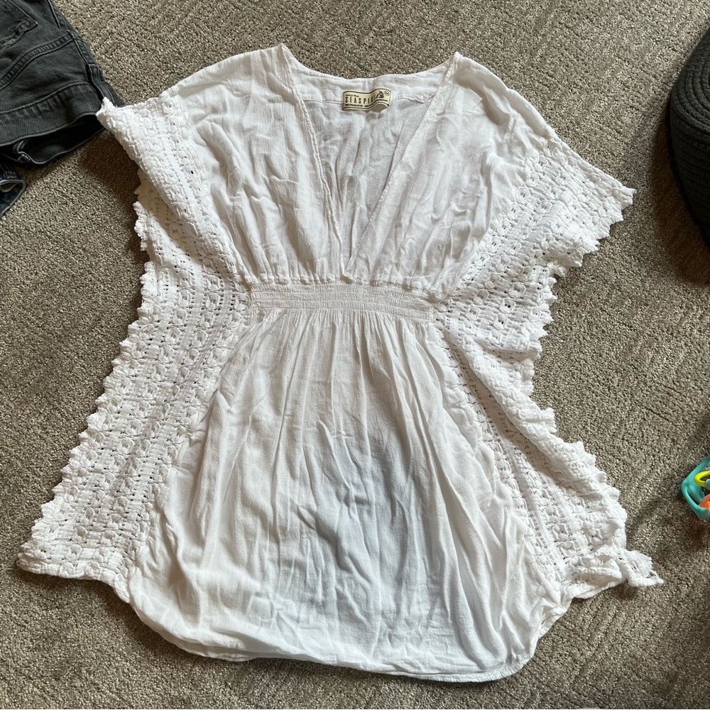 Resort Wear Sea Spice White Crochet-Trim V-Neck Swim Coverup